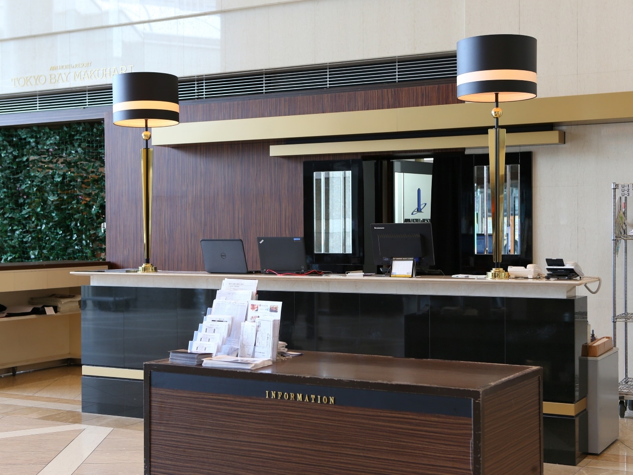 [Information Desk] Please feel free to let the staff know when needed.