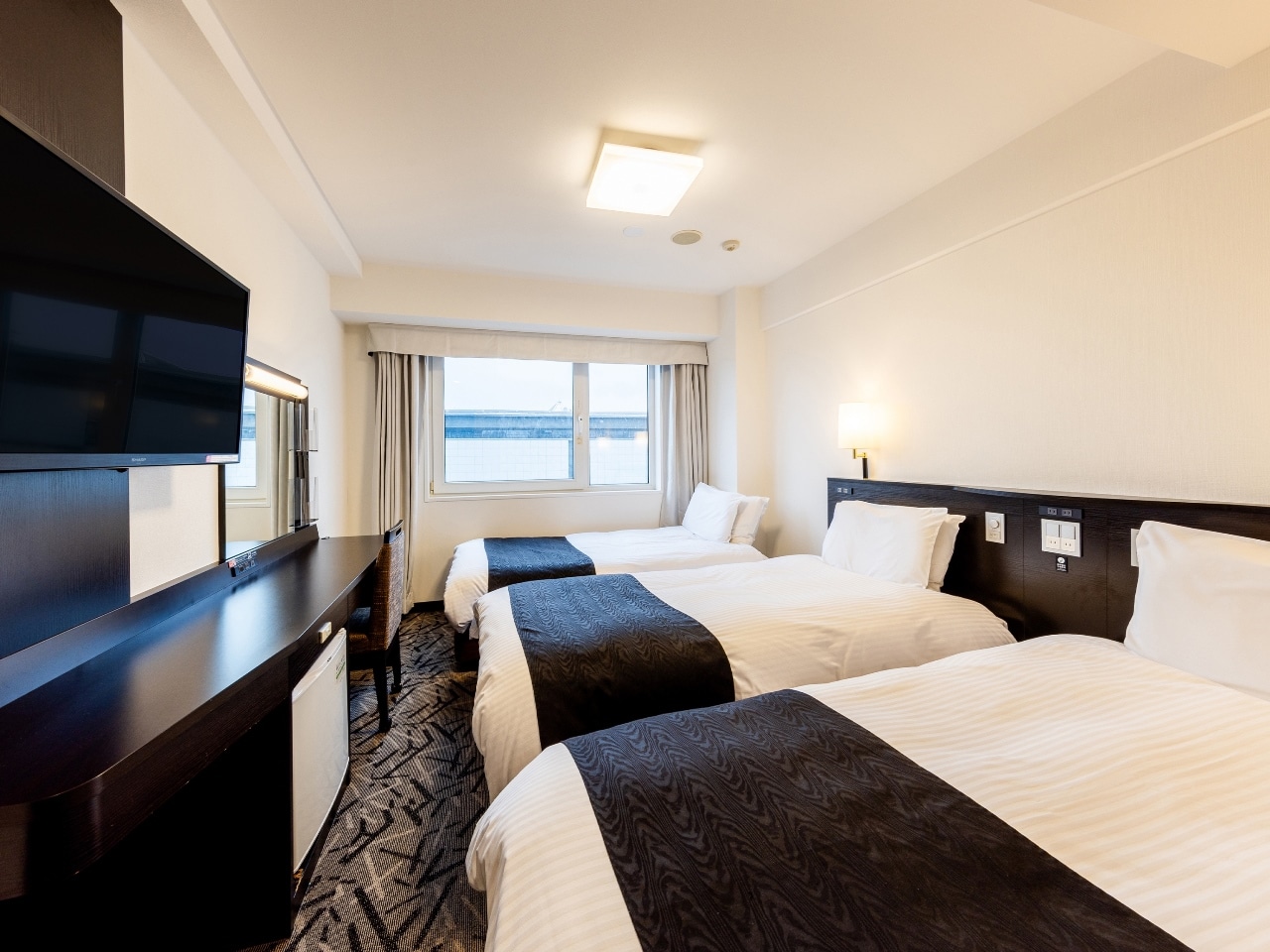 [West Wing] Triple Room