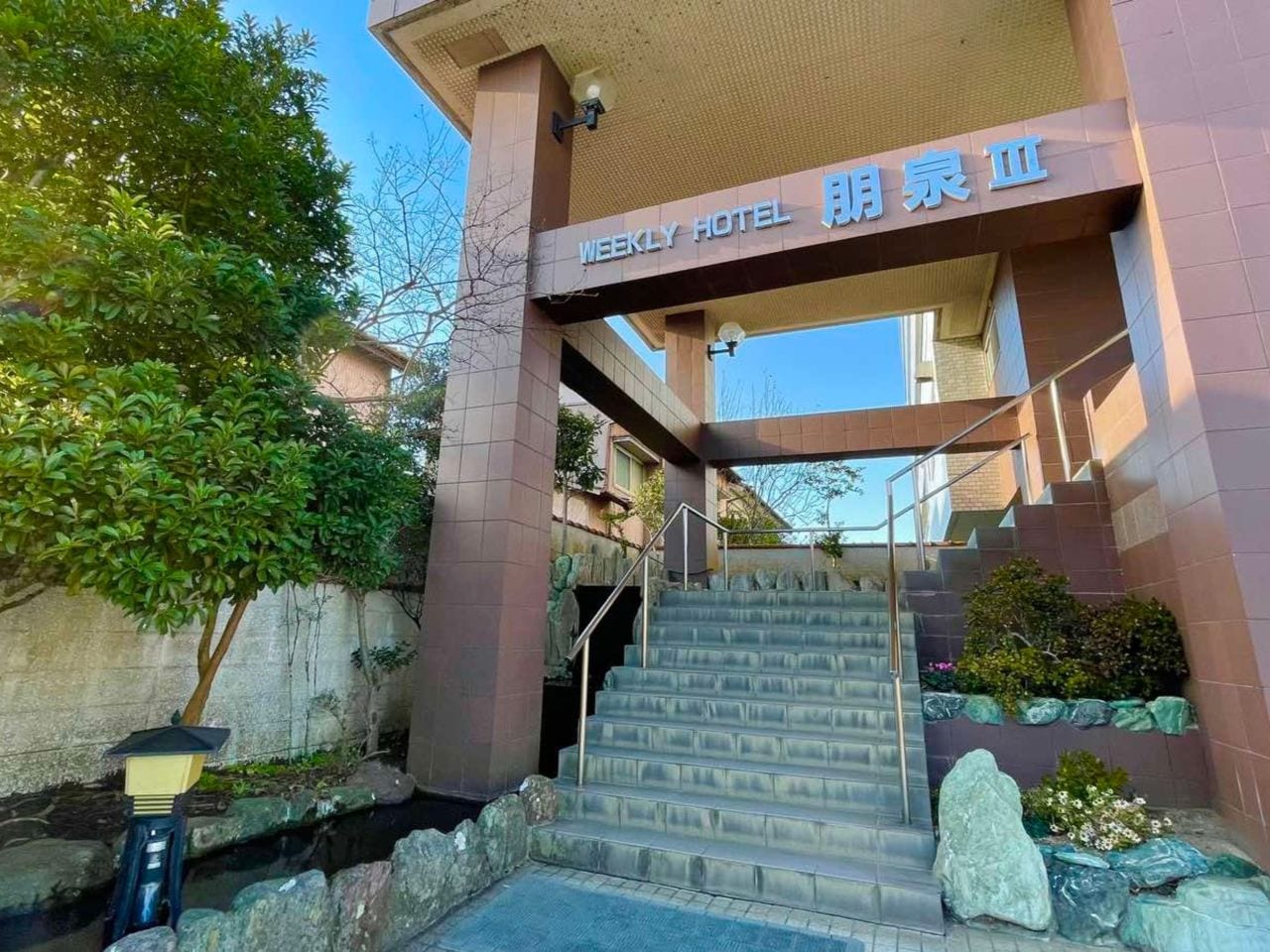 Front on 2nd floor