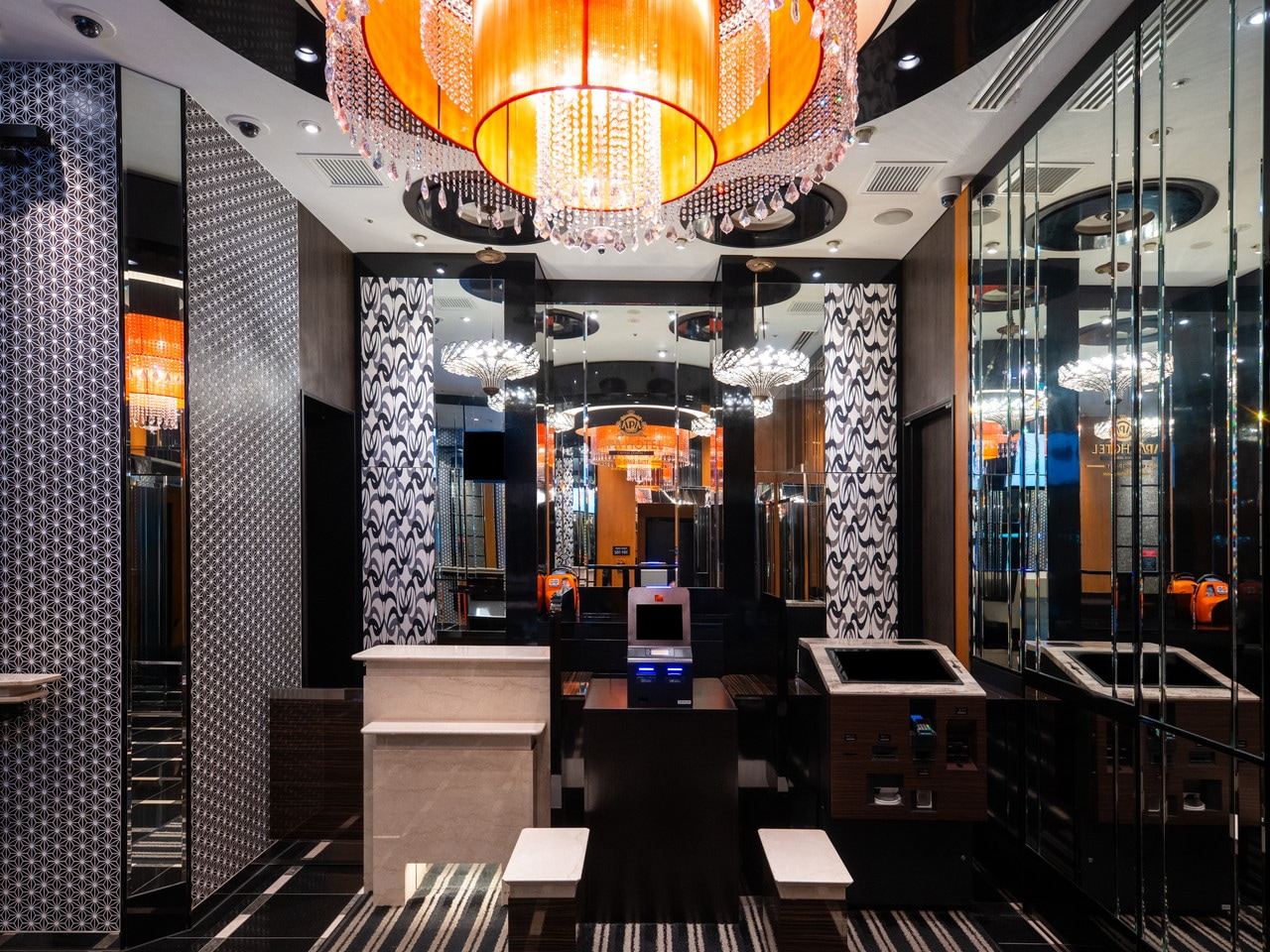 Luxury spacious hotel lobby warmly welcomes you (1 elevator equipped).