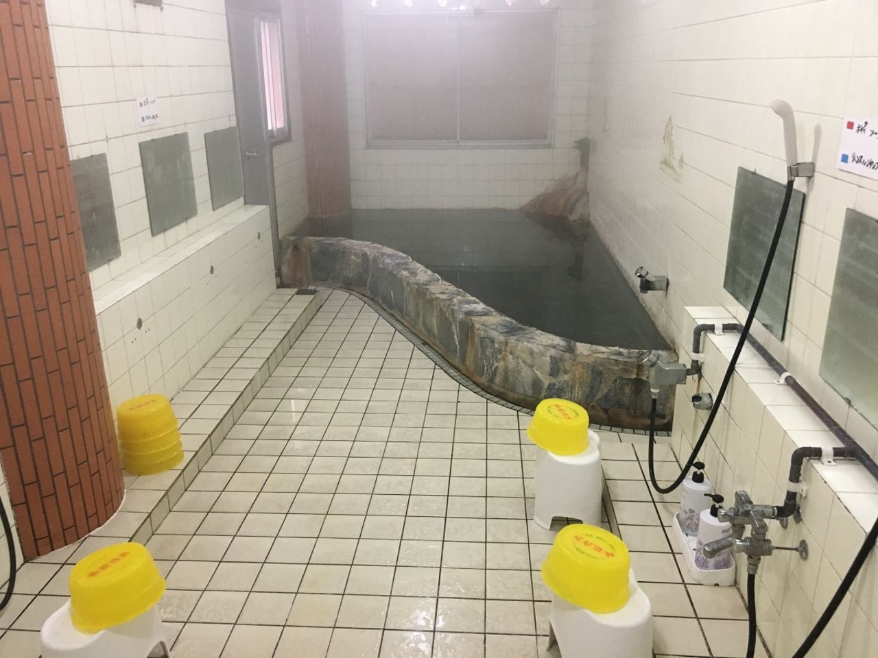 Large bathroom (rock bath for women)