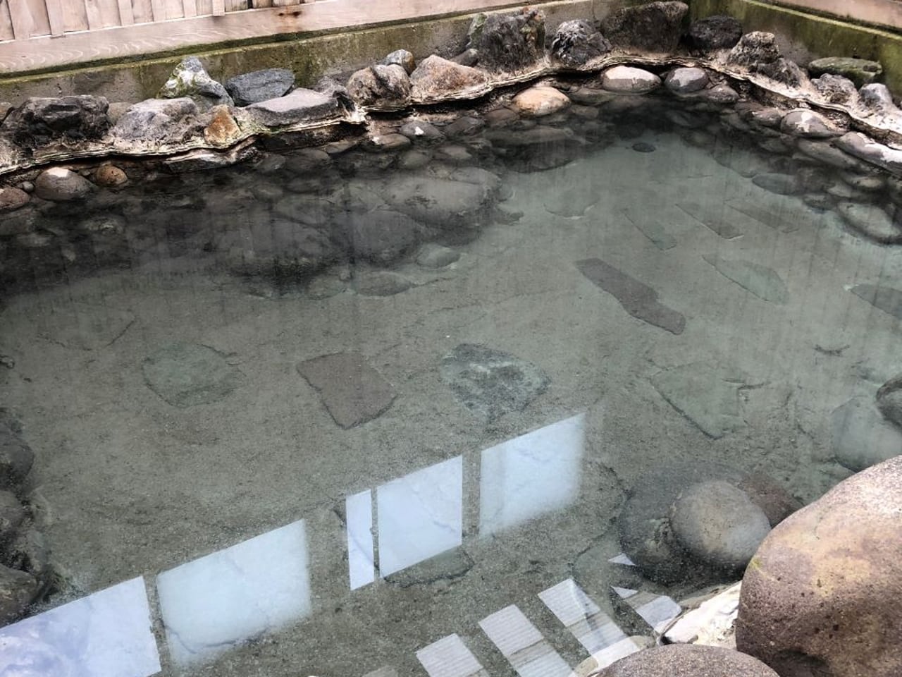 Large bathroom (rock bath for men)