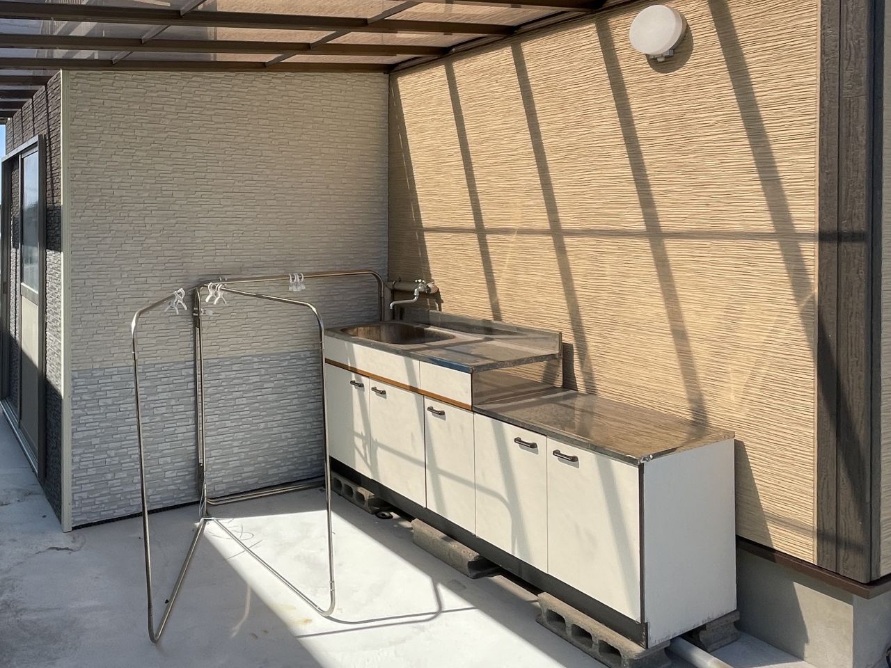 Outdoor washing area