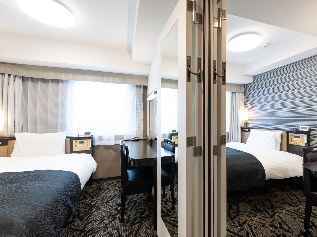 [1 bed x 1 bed] Connecting Twin Room 1-4 people