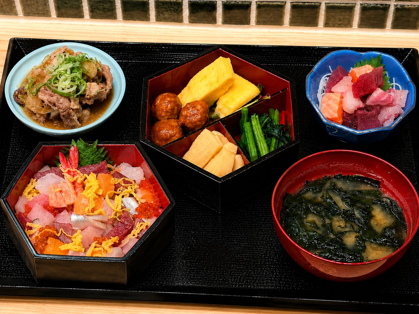 Choose from three types “seafood Chirashi-Zushi”