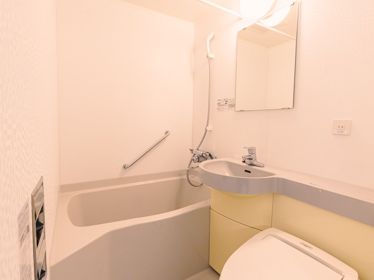 [Electric Bidet Seat] We adopt electric bidet toilet in every room. Please take this opportunity to enjoy the life-changing experience.