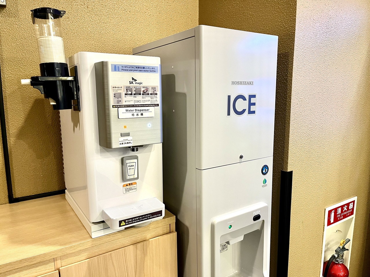 Ice machine, Water dispenser: For free on the 1st floor.