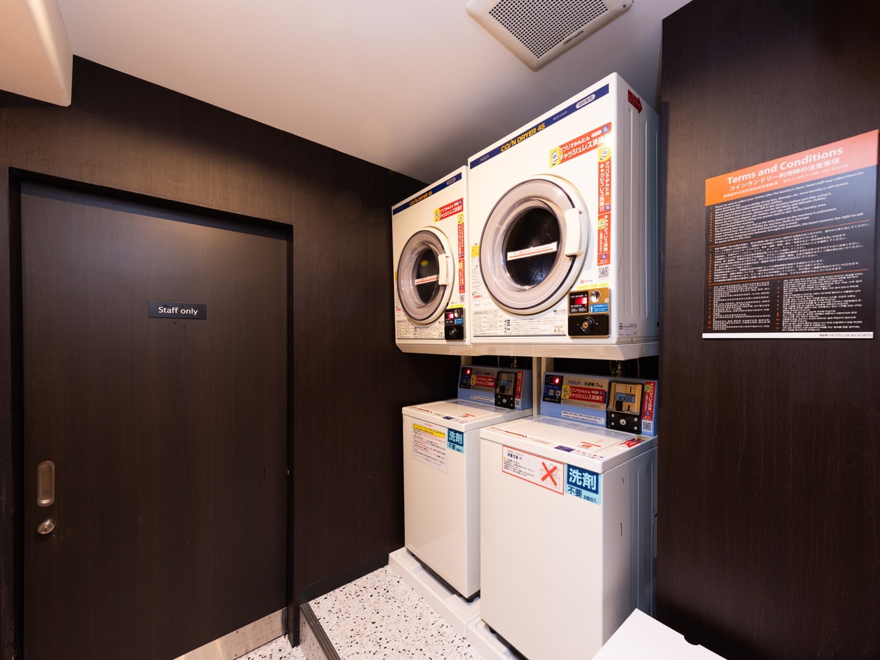 [Laundromats (7F)] Washing: 300 yen per every 30 minutes / Dryer: 100 yen per every 30 minutes