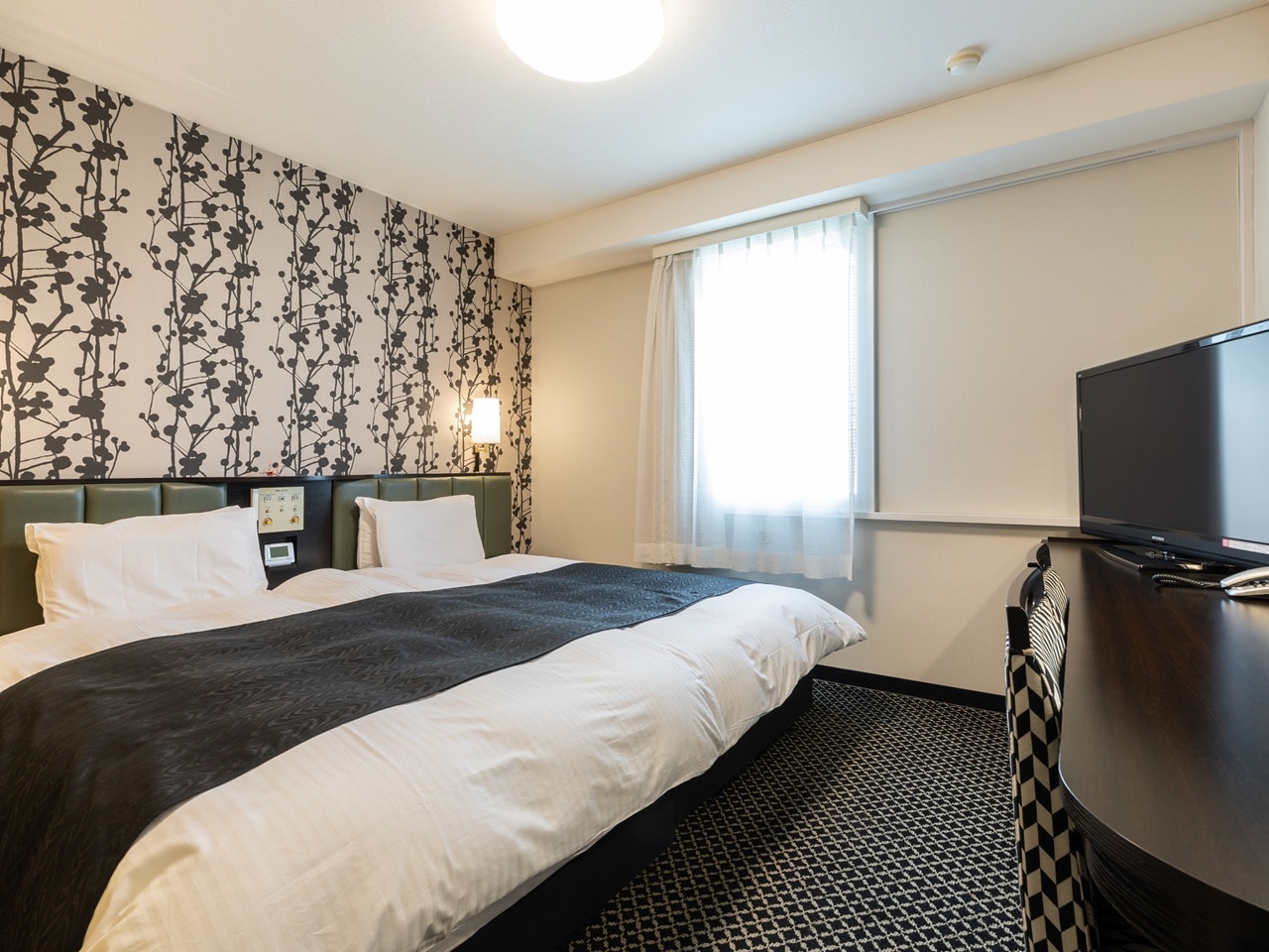 King bed (Two singles beds combined)