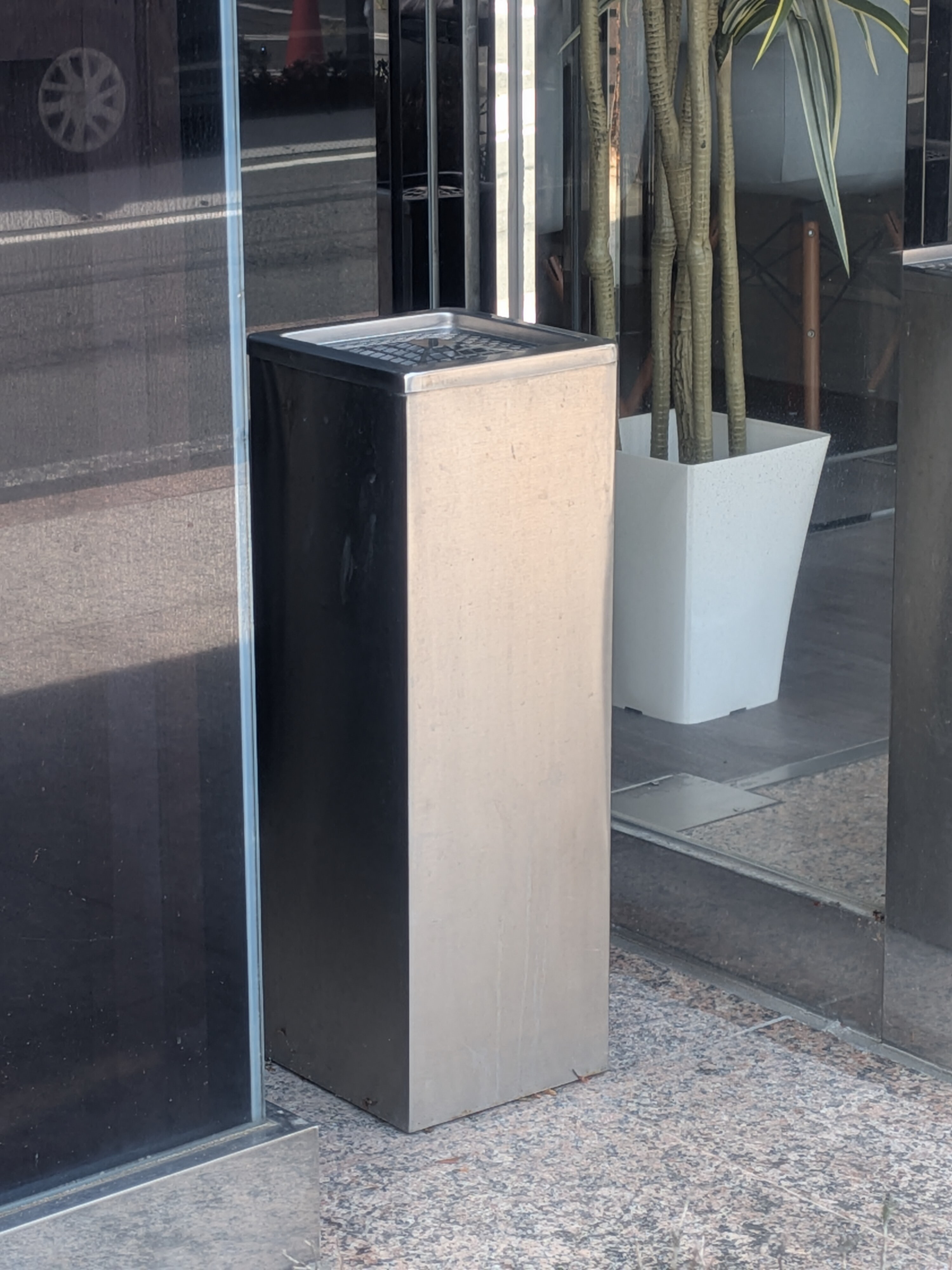 1F Smoking Area