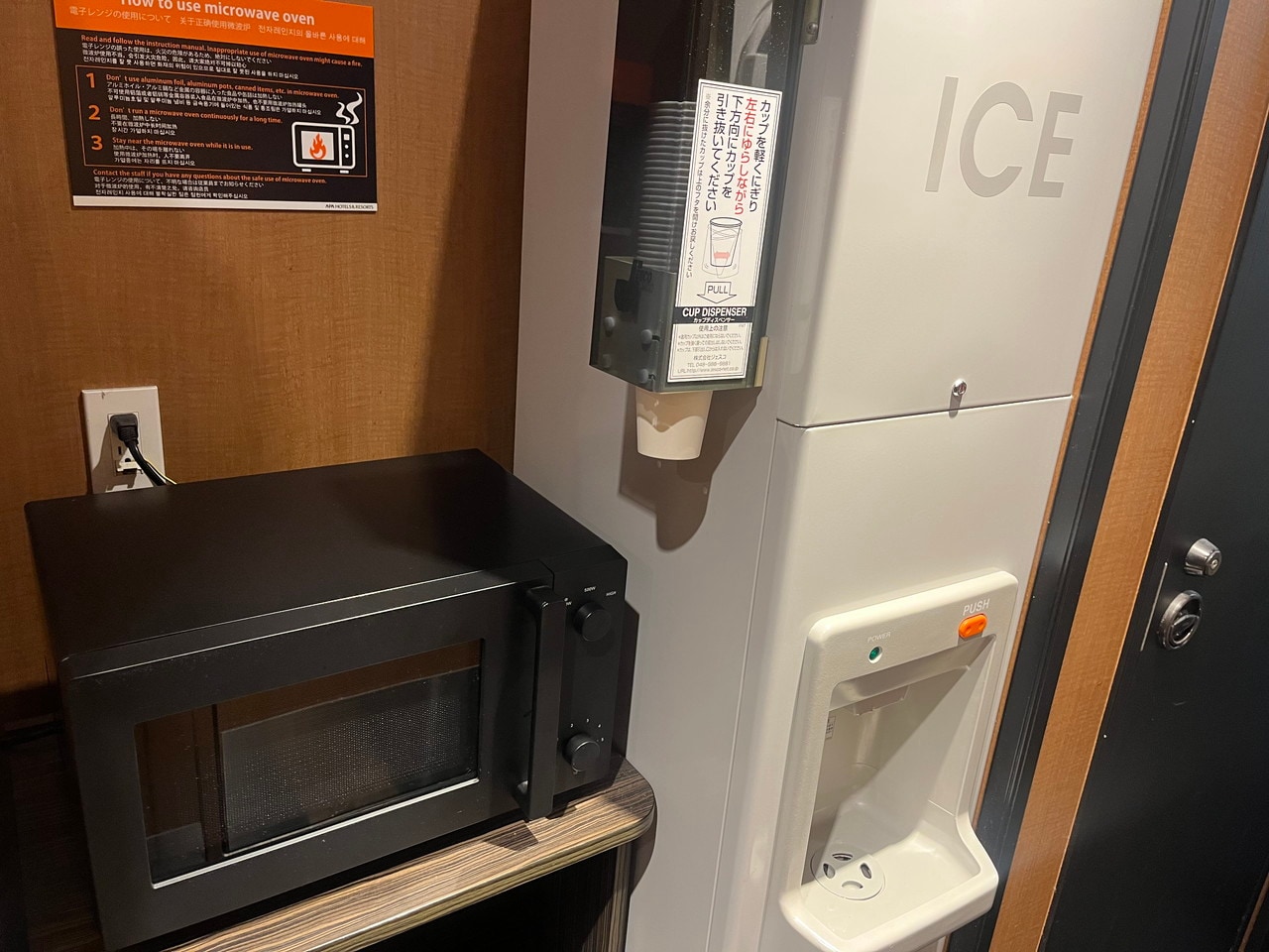 Microwave / Ice machine