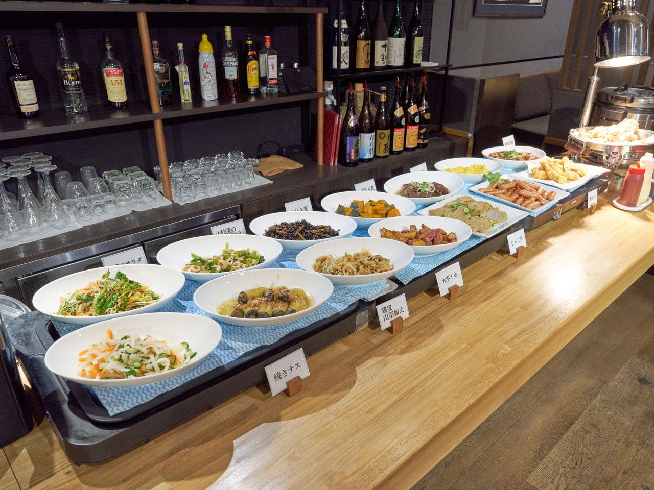 Breakfast buffet with more than 30 kinds of Japanese and Western cuisines