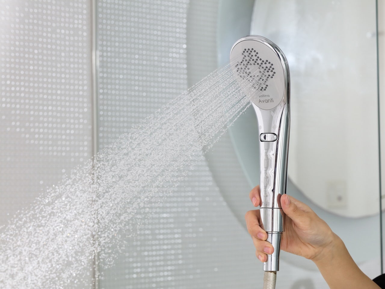 The washing area uses the ultra-fine bubble shower head 