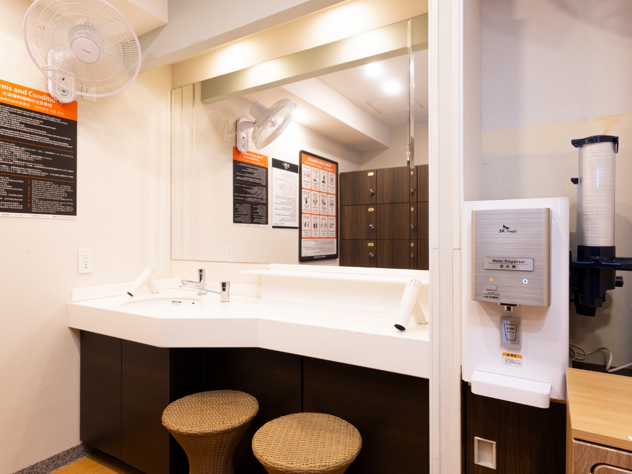 There are lockers with locks and a water server in the changing room.