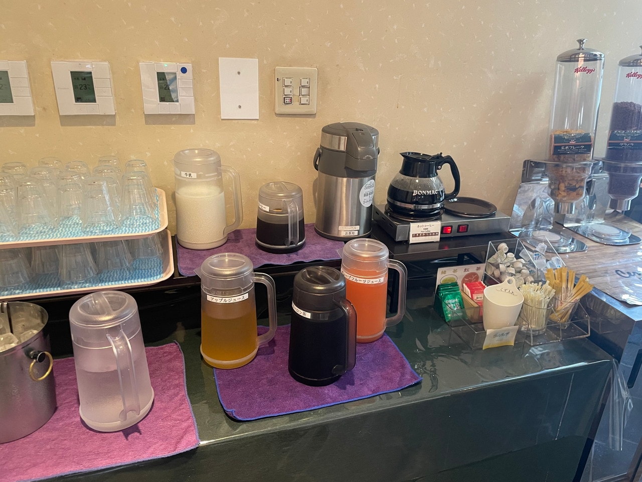 Breakfast buffet (Example of drink)