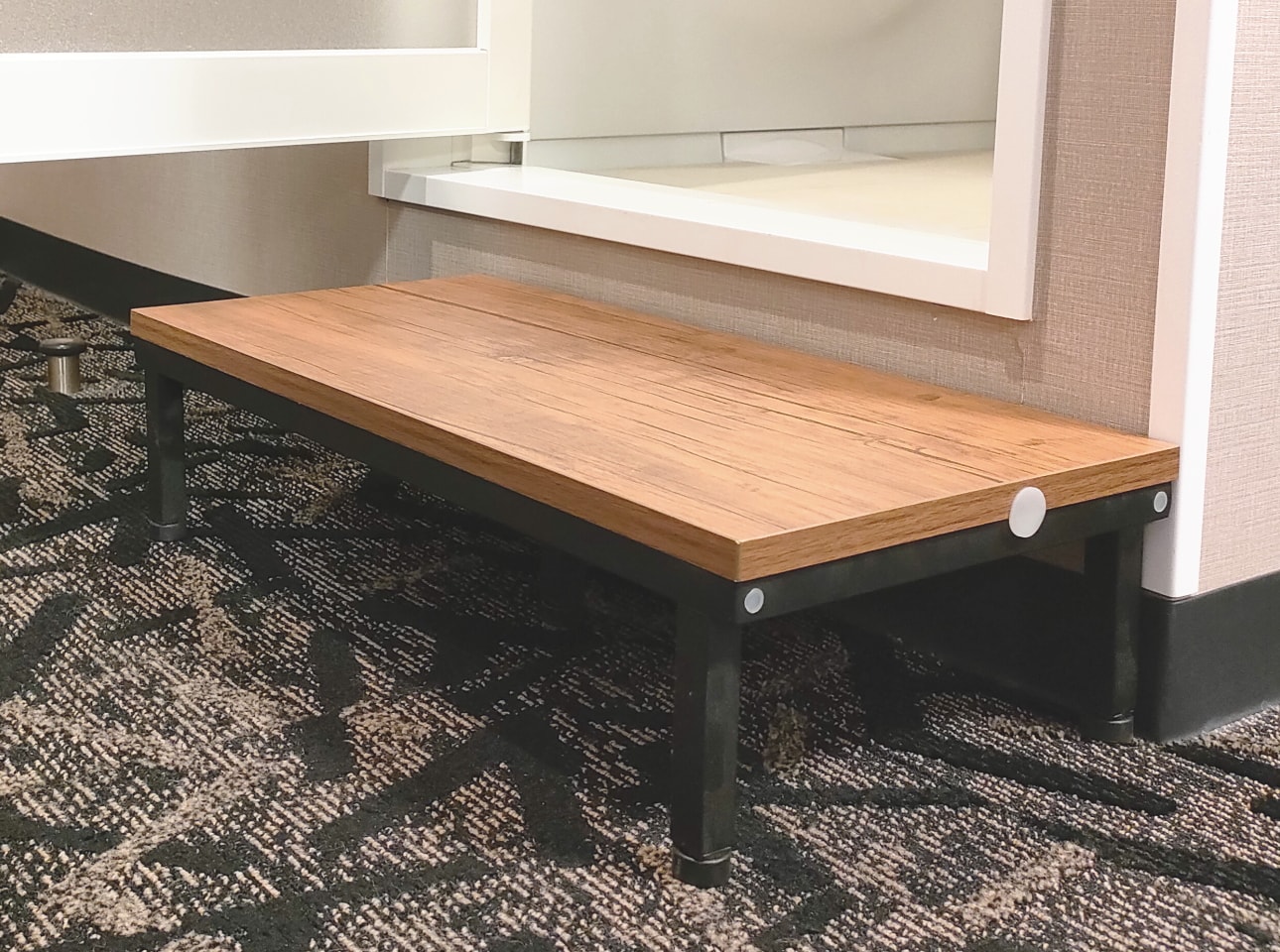 【Step stand】 Available for loan at the front desk. Quantities are limited.
