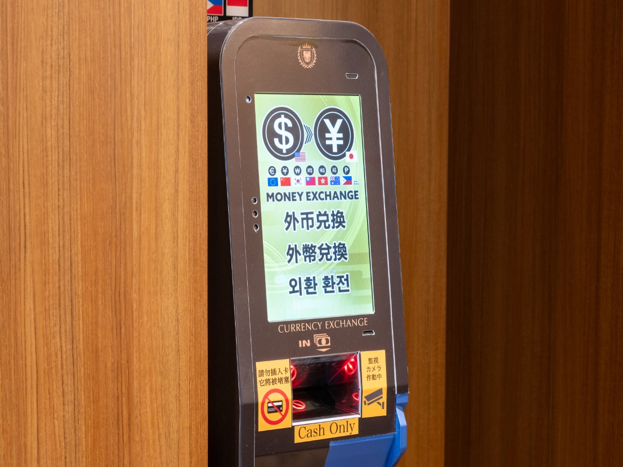 Currency Exchange Machine ※Foreign currencies can only be exchanged into Japanese yen.