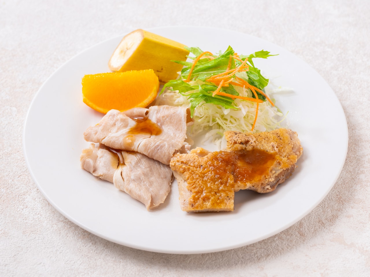 Two main courses and daily Japanese/Western buffet (cold shabu-shabu)