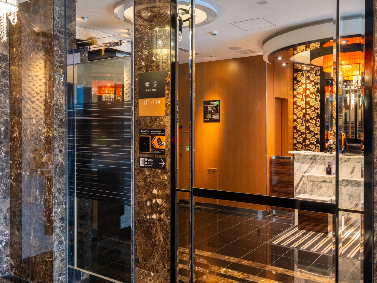 First　Floor　Security