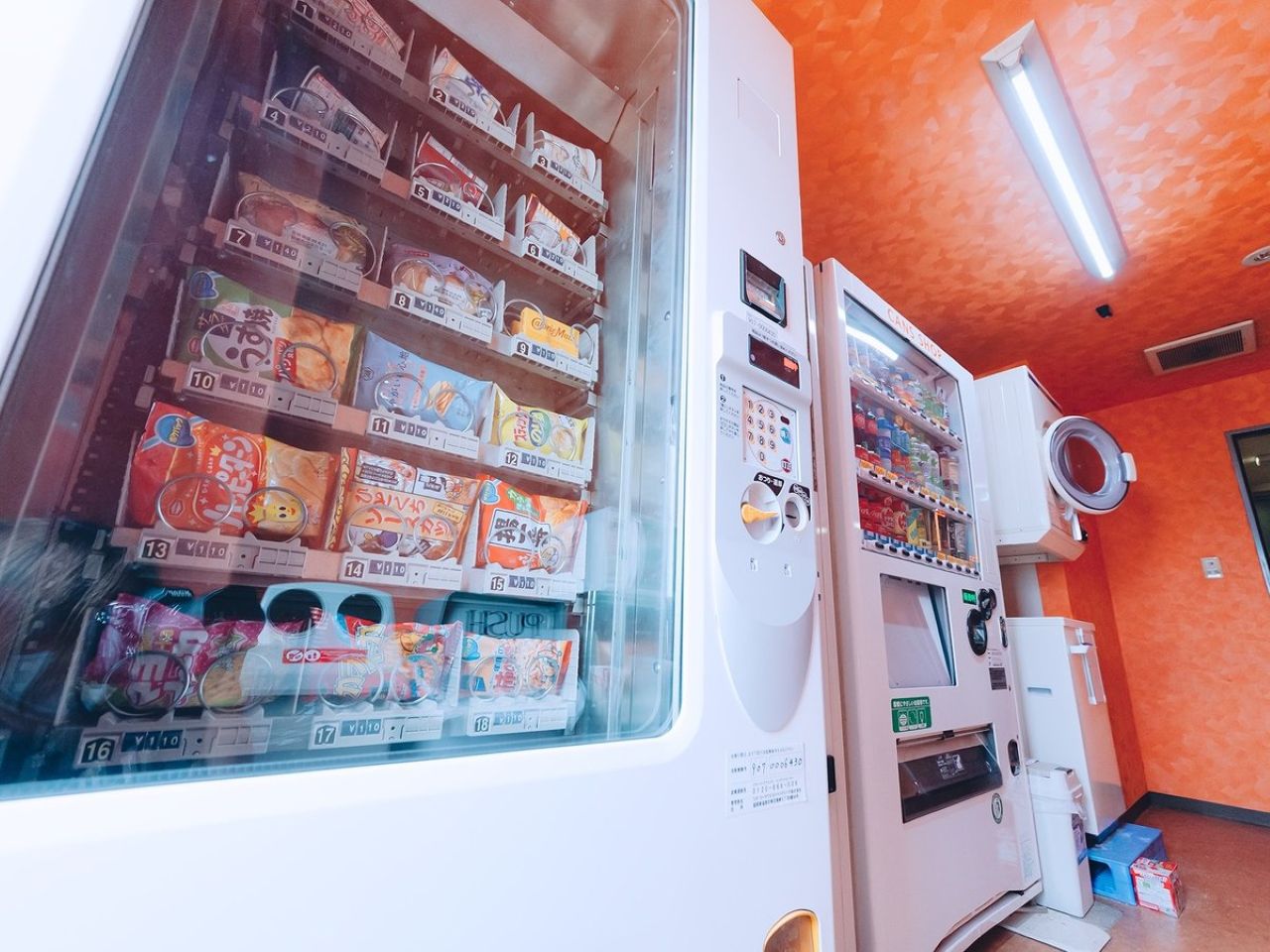 vending machine,coin laundry