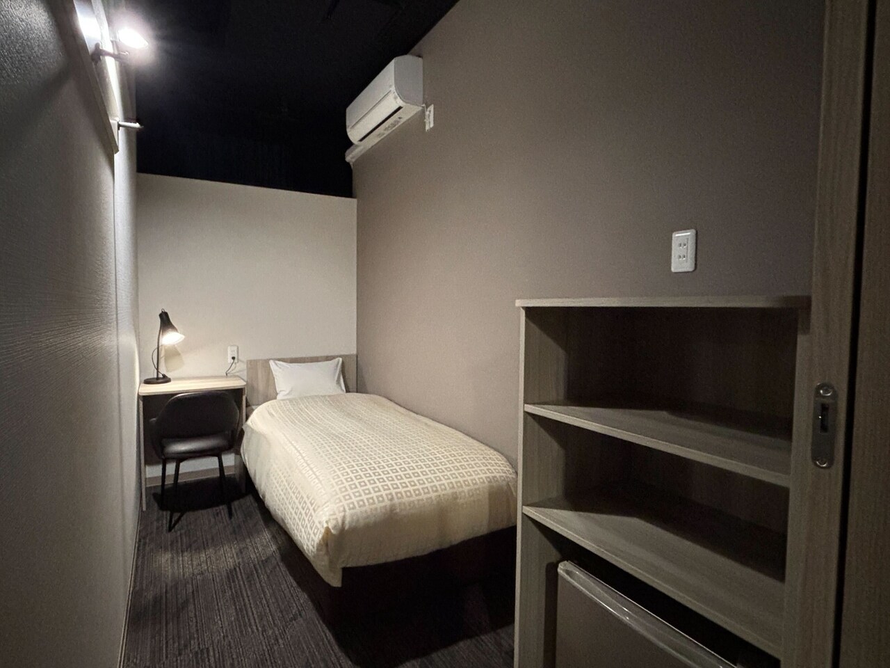 Business Cabin (for men only)