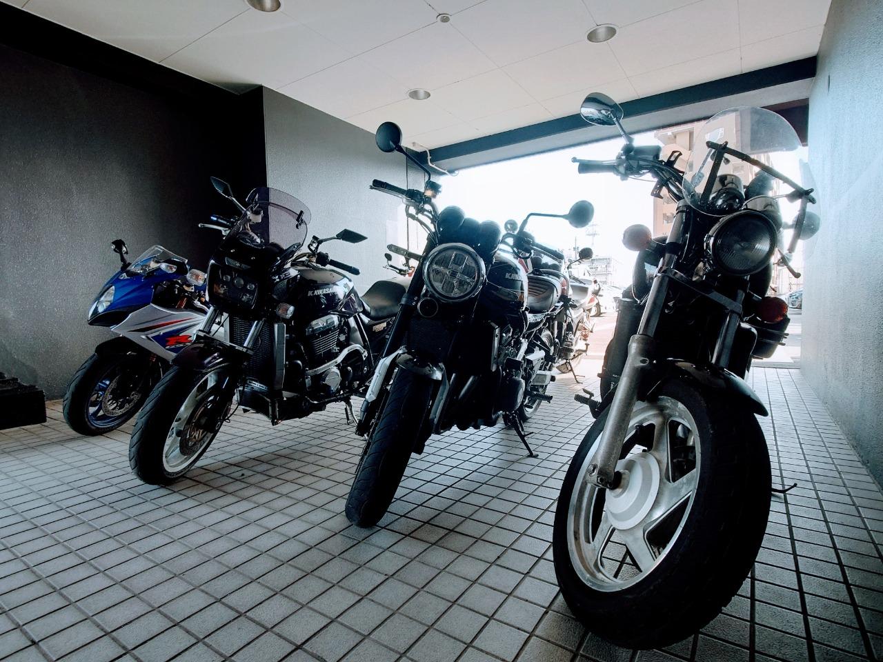 普段は普通車用の駐車場として開放しております。スペースの確保が必要となりますので、前日までに必ずご連絡ください。