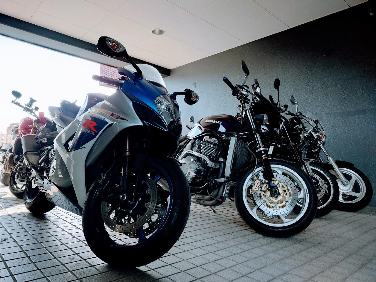 普段は普通車用の駐車場として開放しております。スペースの確保が必要となりますので、前日までに必ずご連絡ください。