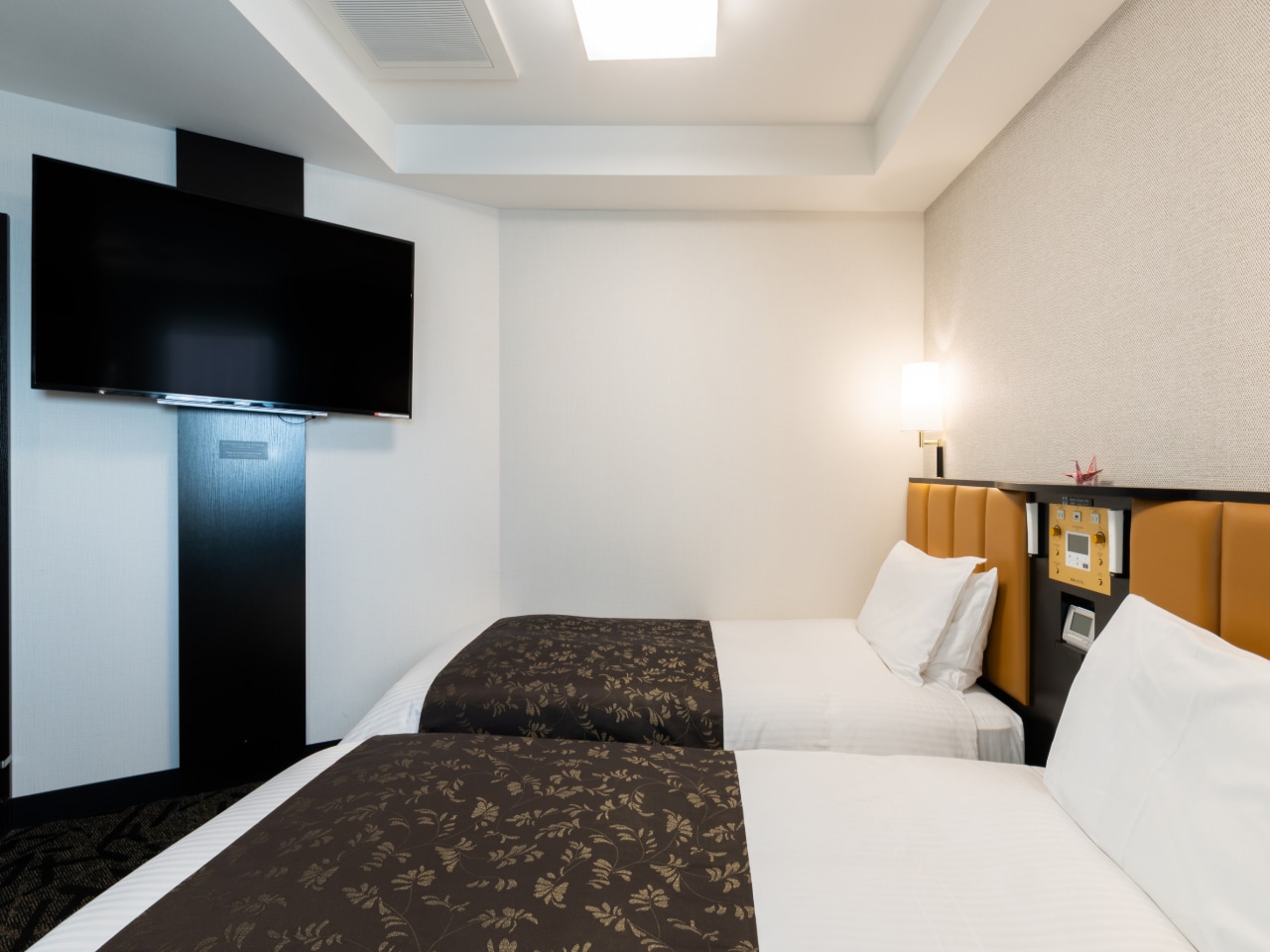 Corner Compact Twin Room