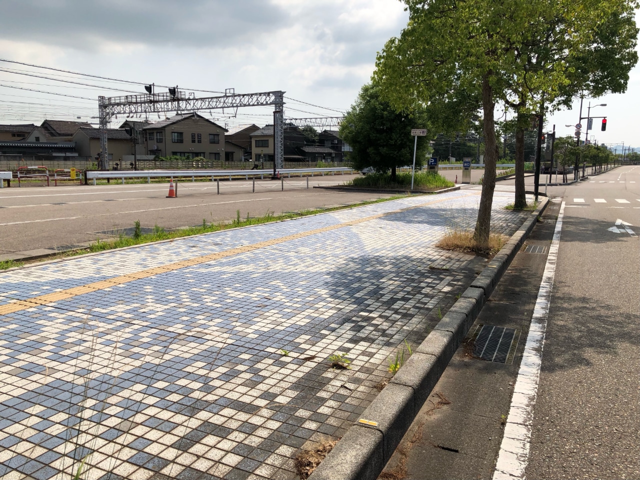 Large vehicle parking lot: 2,200 JPY per night (tax included) *Please pay directly to the Takaoka Central Municipal Parking Lot. *From the second night onwards, 1,100 JPY(tax included) per 24 hours