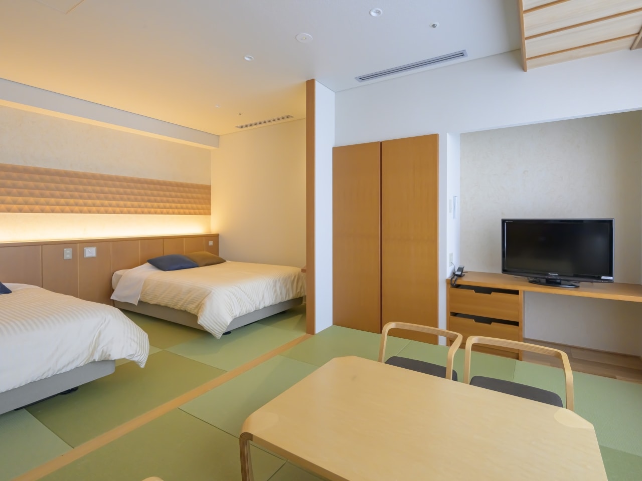 Japanese modern twin room (with bath)