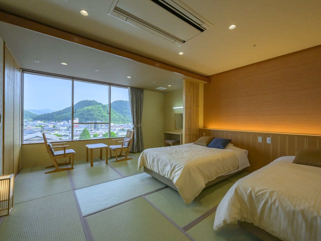 Japanese-style twin room (with shower room)