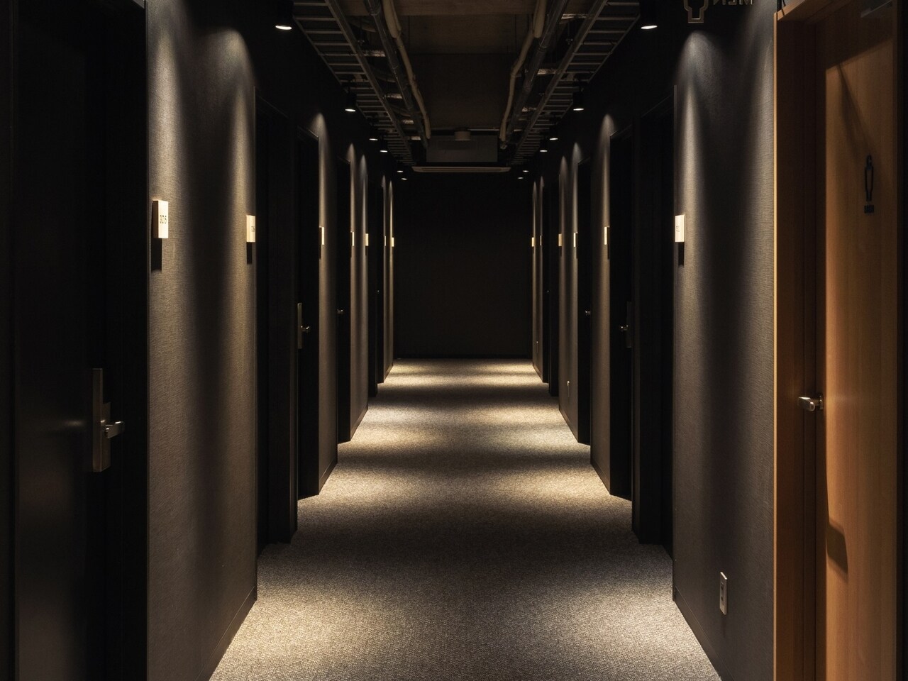 Corridor in front of guest rooms