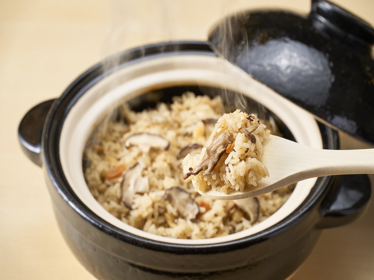 ■Hokuriku Seasonal Hot Pot (Summer): Ishikawa Prefecture’s Soul Food—Chicken and Vegetable Miso Hot Pot