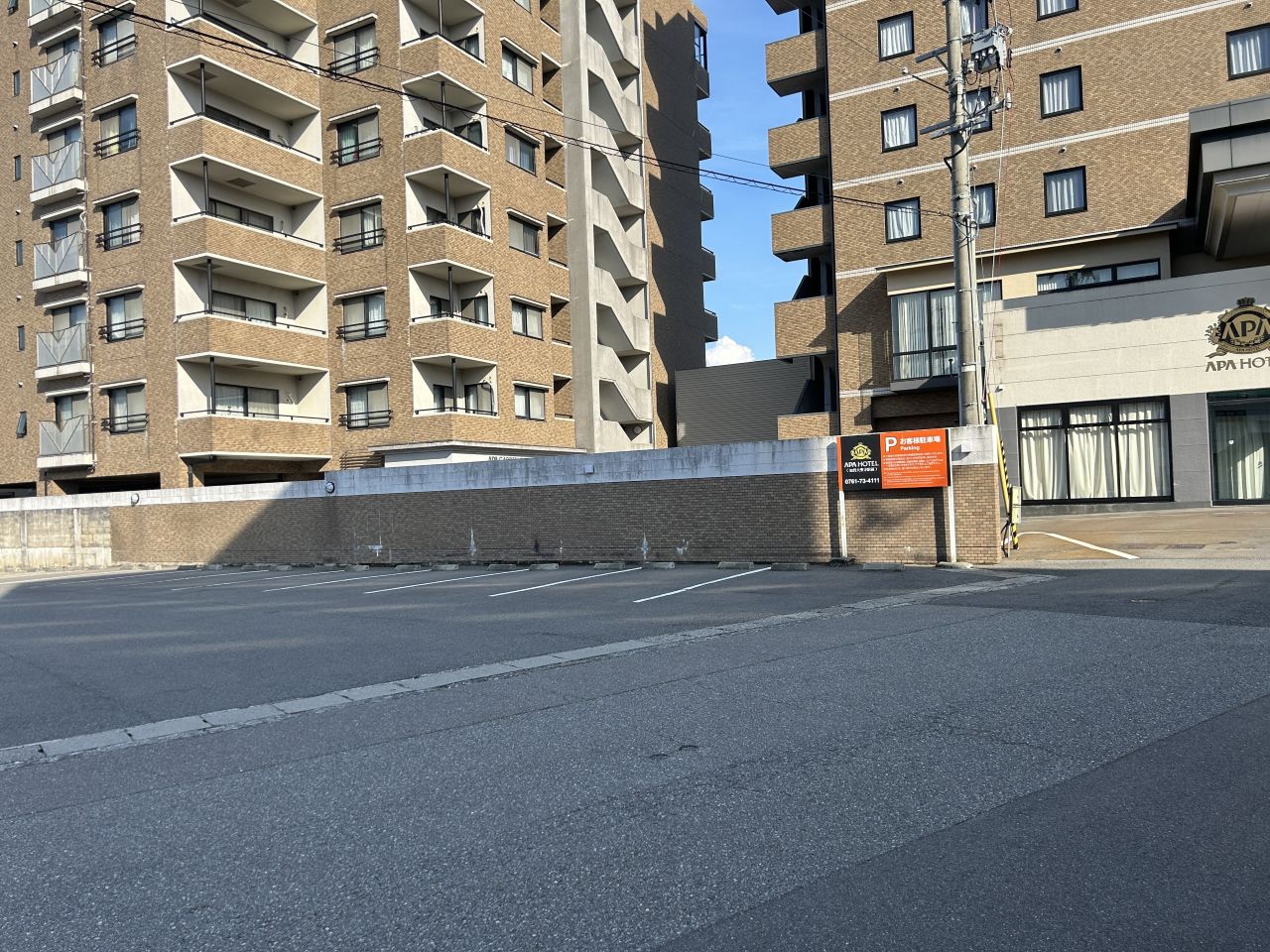 Loading and unloading is available 24 hours.