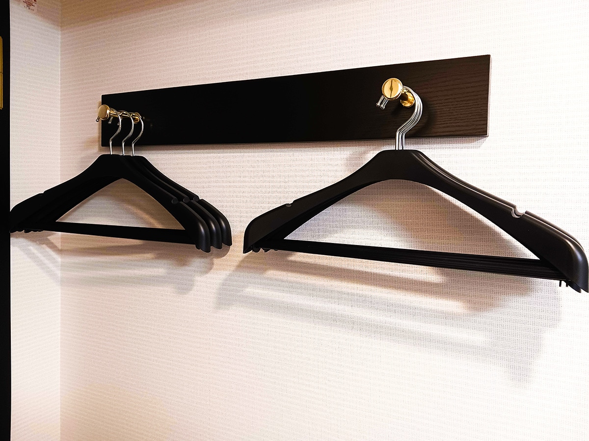 【Shoulder-cut hanger】