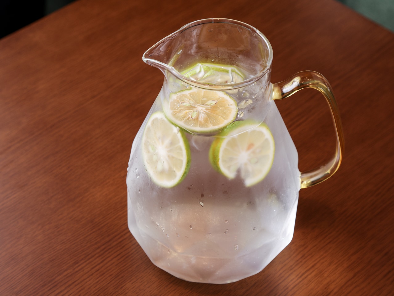 Water with Kabosu slices