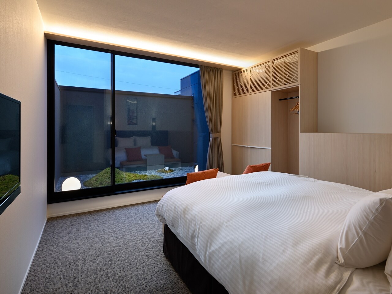 Deluxe King with private garden