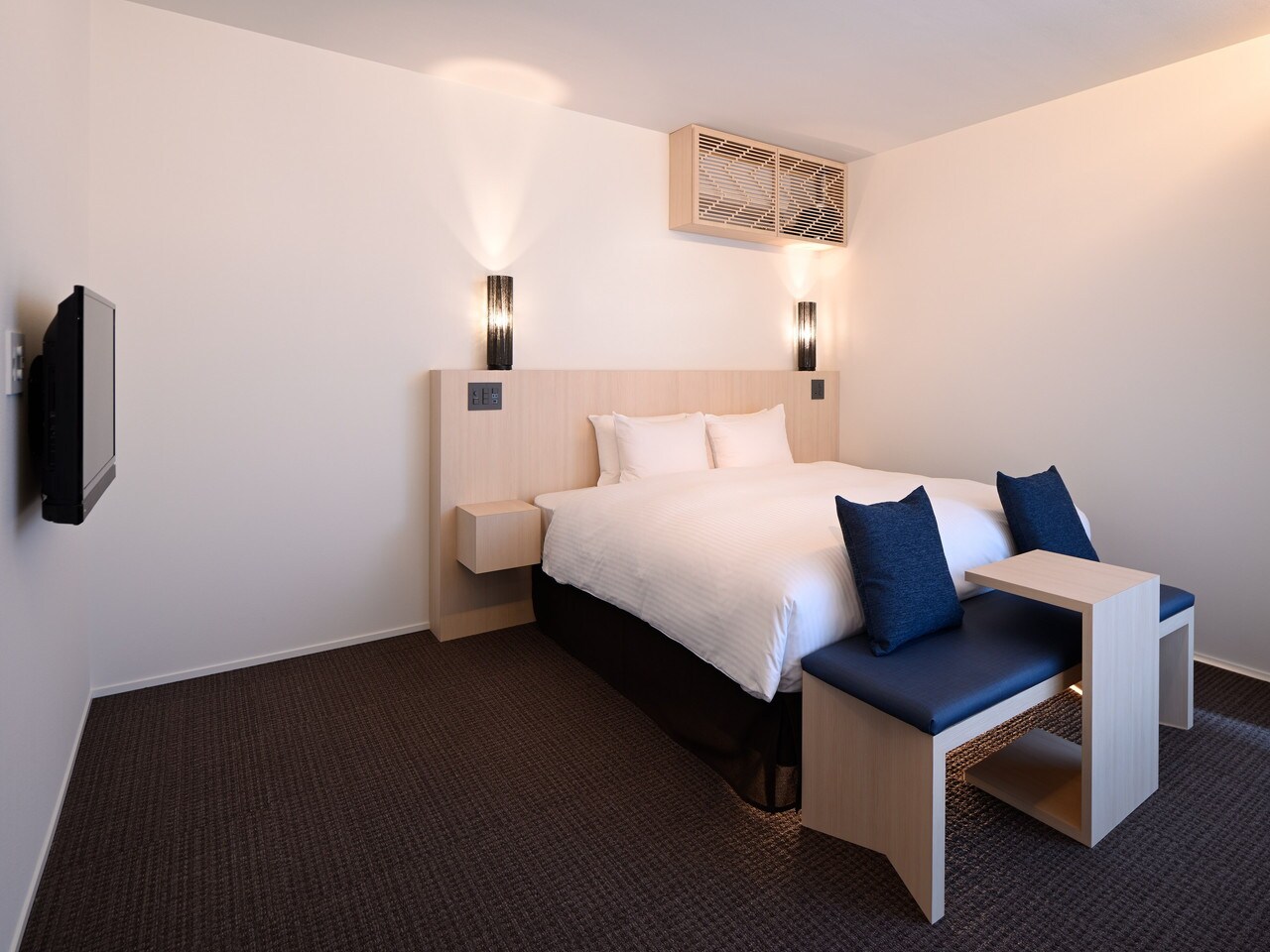 deluxe king room with bath room