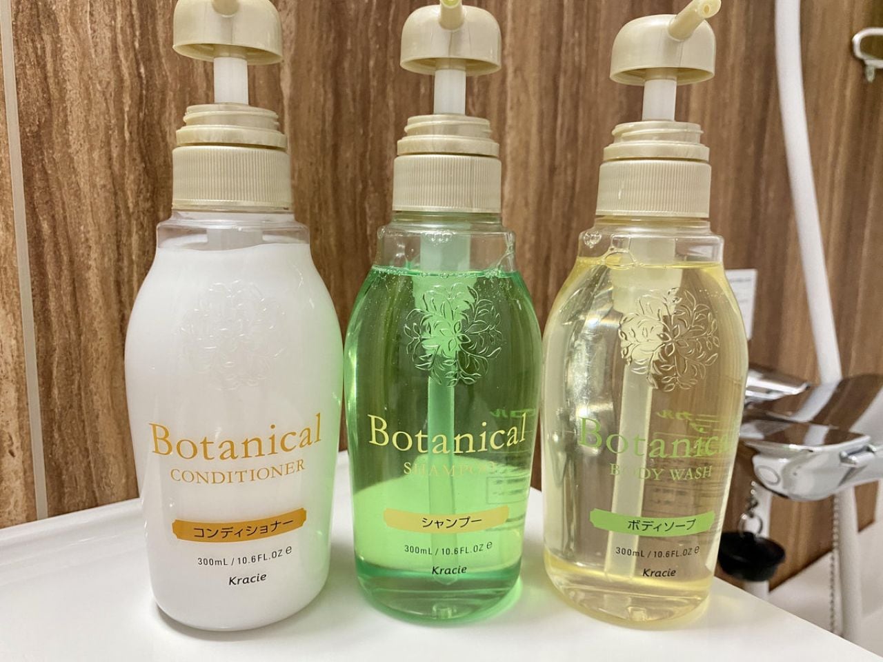 We provide botanical-themed amenities in the bathroom of your room.