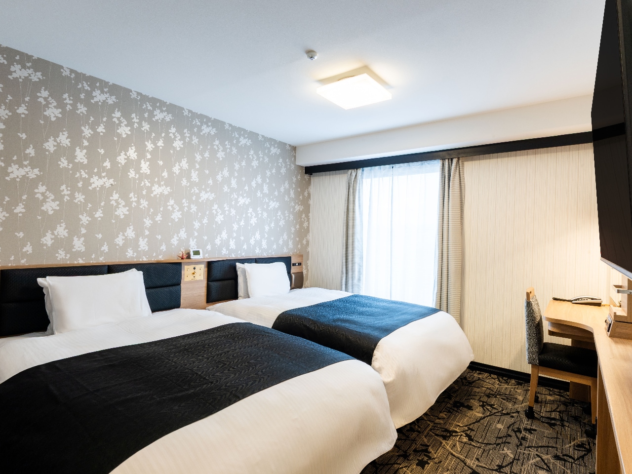 Twin Room B
