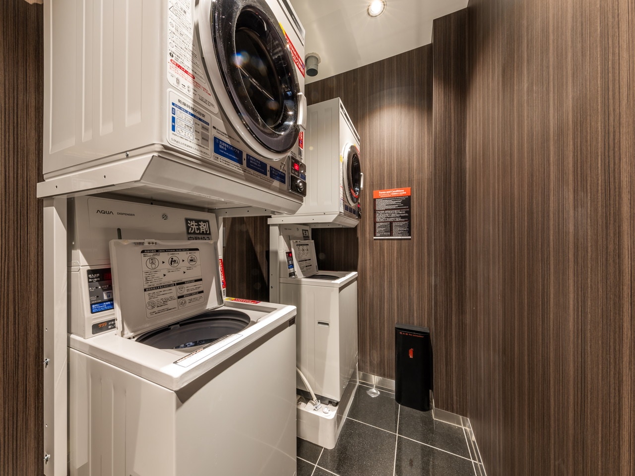 [ Laundromat ] 