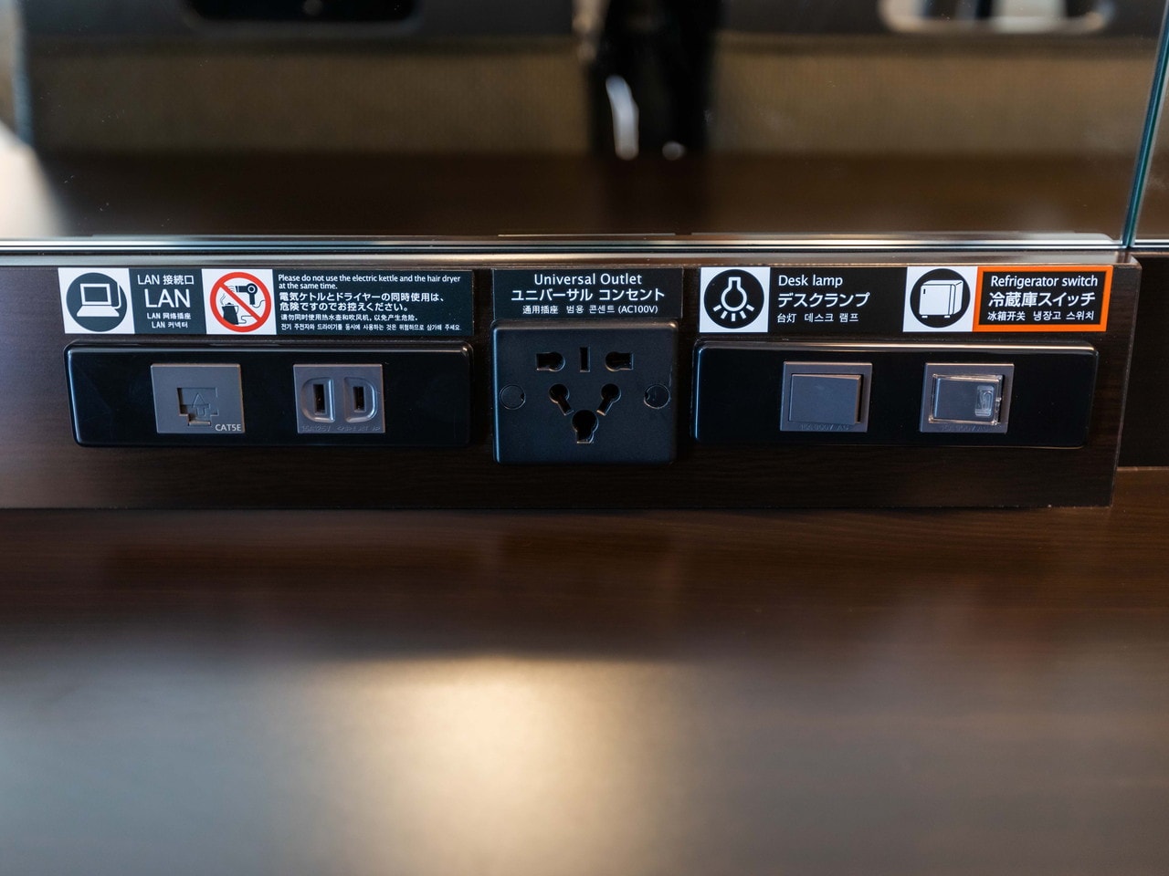 ［Universal Power Outlets］