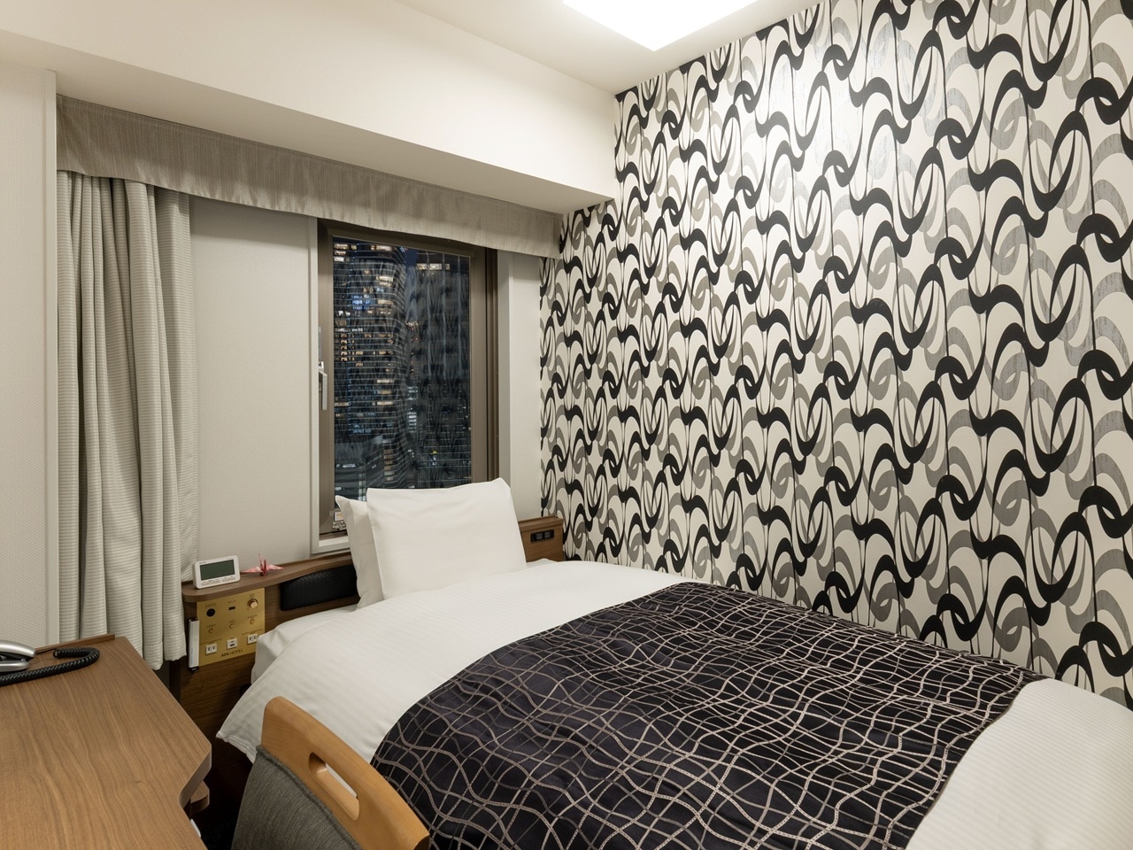 [High Floor]Single Room / Double Room with Small Double Bed