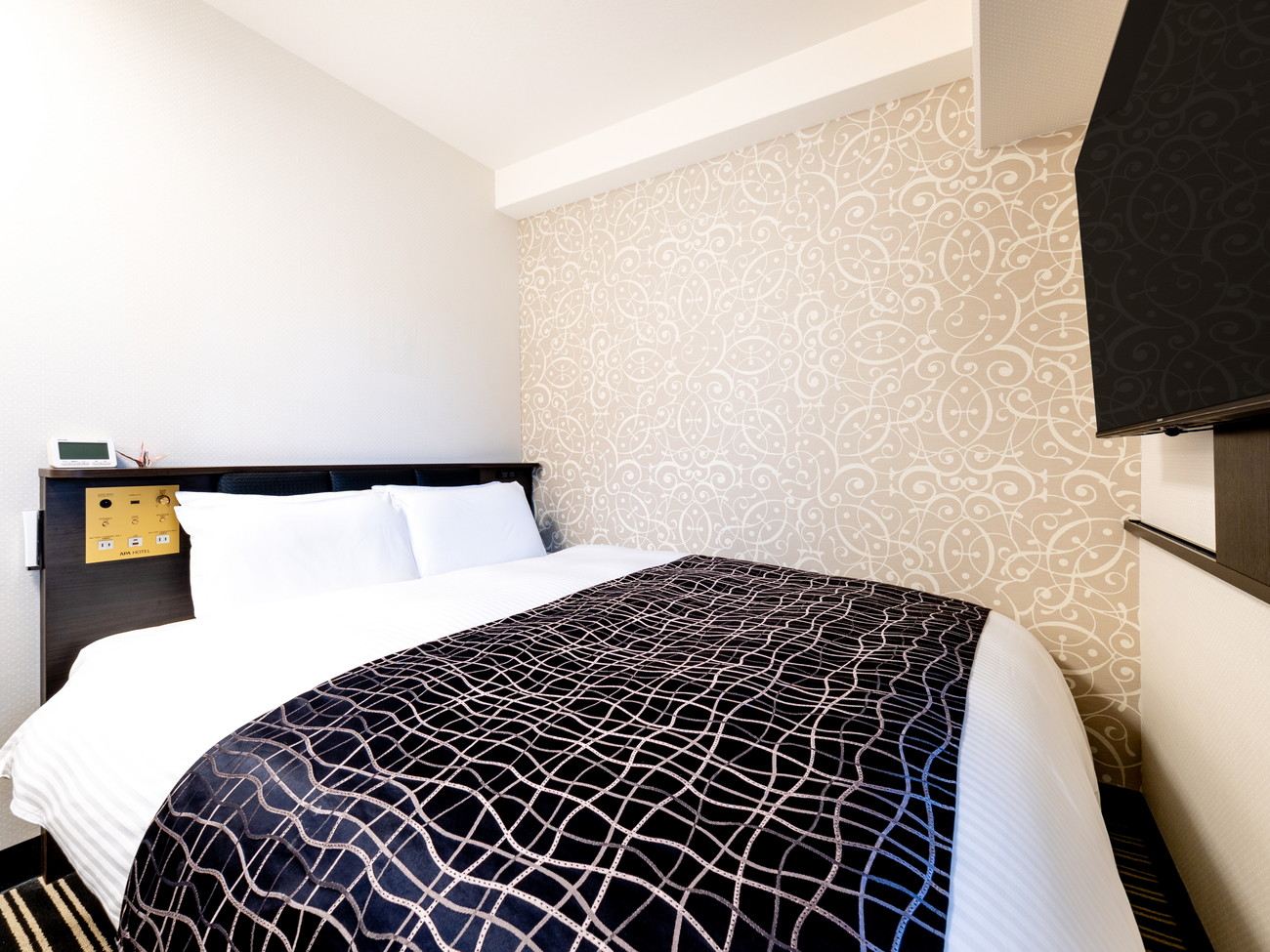 Queen Bedroom