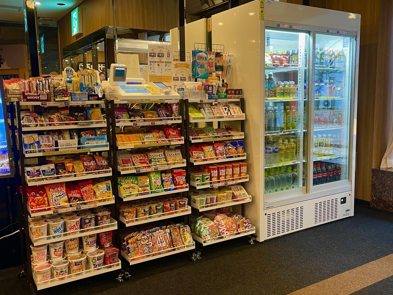 Unmanned mini-convenience store 