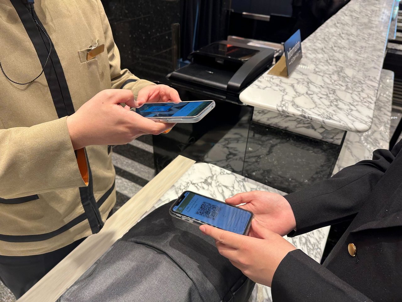 [Luggage Storage System “Easy Keeper”] We have implemented a smart and seamless process for checking in and picking up luggage at the front desk.