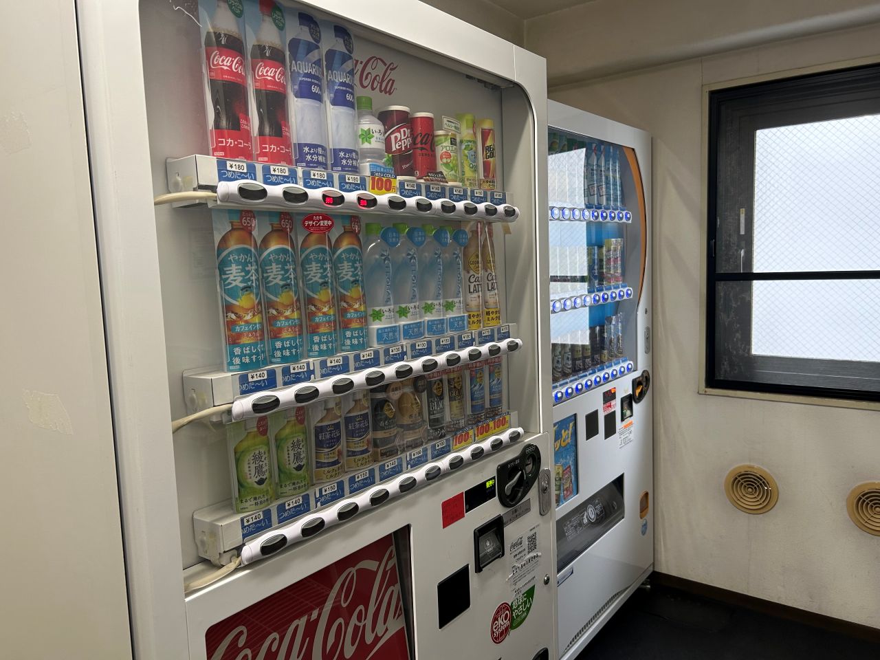 Main building vending machines（no alcohol sales)