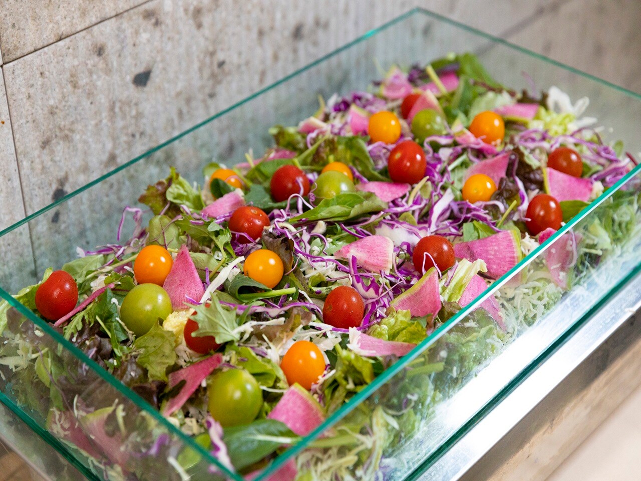 Breakfast buffet with more than 50 Japanese and Western-style breakfast buffet.