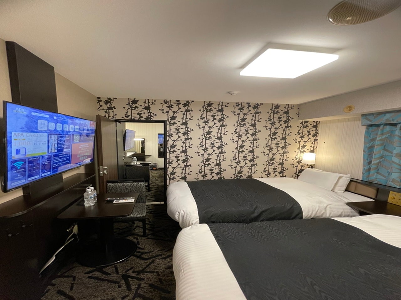 Connecting Room (for 1~4 Adult) Two adjacent rooms (15.2 m² x 2) are connected by an internal door.