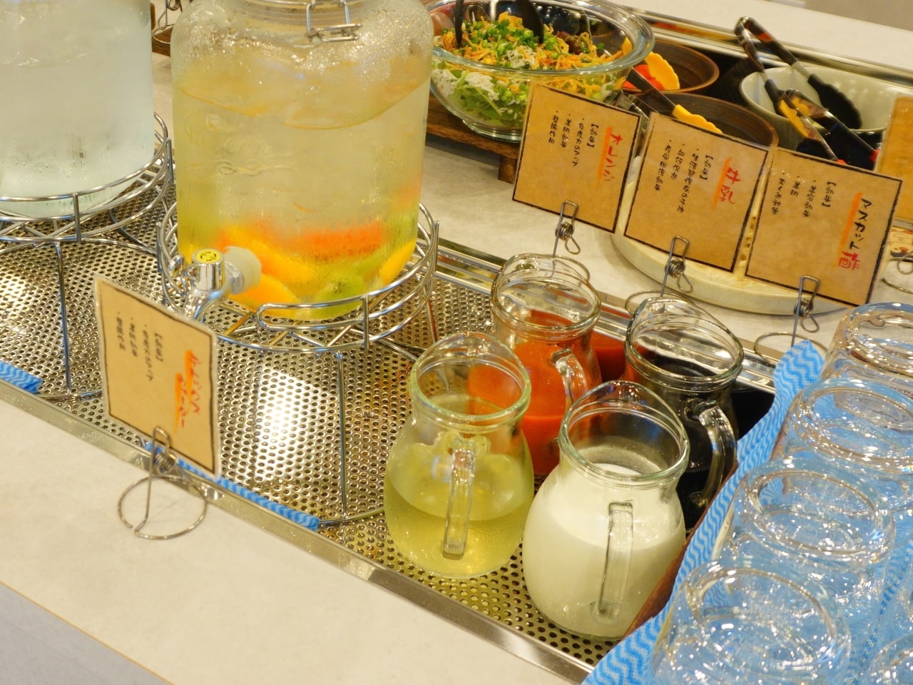 Half-buffet drink bar